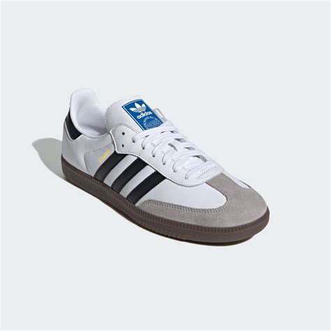 adidas t-shirt samba schuhe|Adidas Samba og shoes.